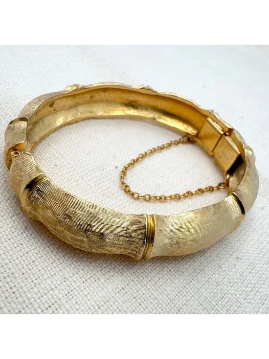 Napier Gold-Tone Textured Hinged Bangle Bracelet Safety Chain 2.5" Bamboo Vtg - Picture 1 of 7